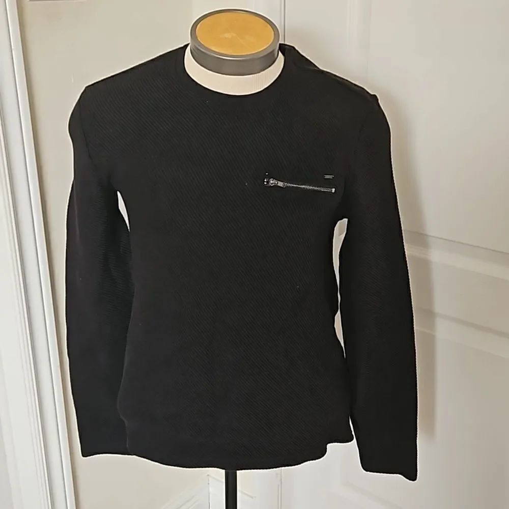 Guess Men's Ribbed Long Sleeves Sweater Medium Black